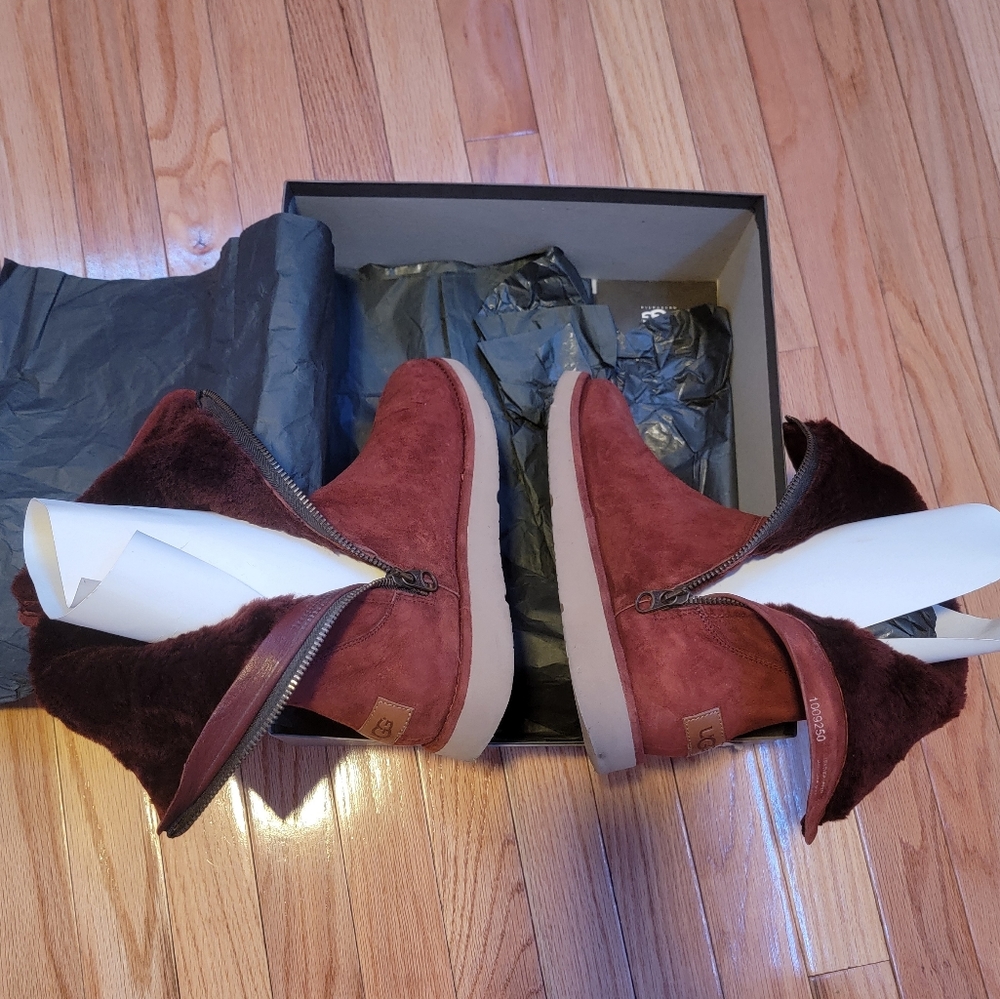 UGG | Abree Short | Rust Color - Picture 3 of 9